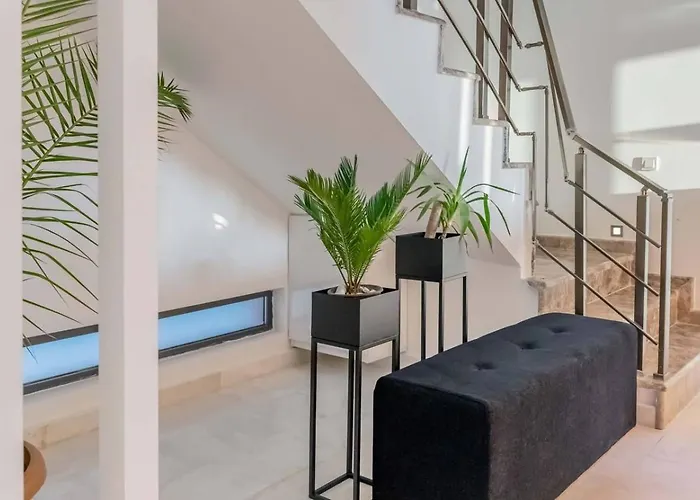 Kalamar Bay 5 Bedroom Seaview With Private Pool Hot Tub *