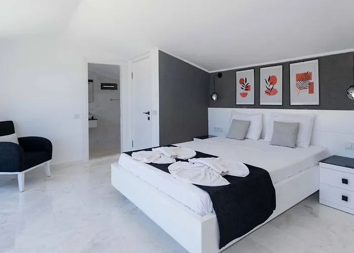 别墅 Kalamar Bay 5 Bedroom Seaview With Private Pool Hot Tub