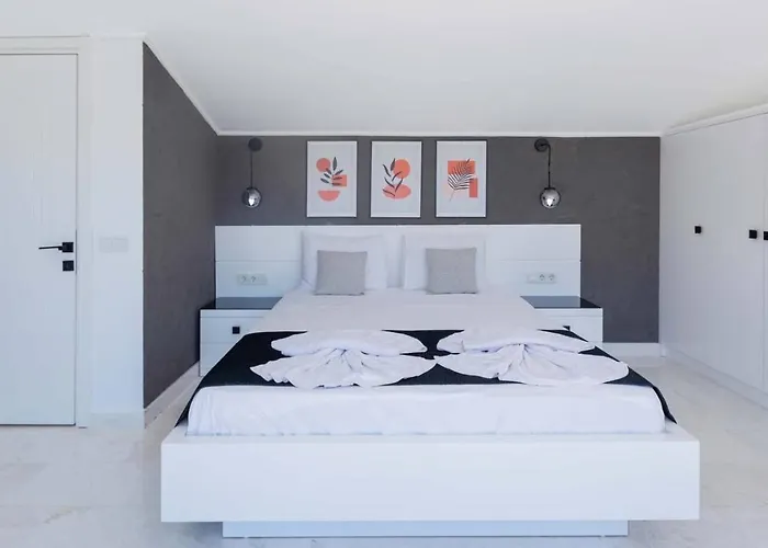 别墅 Kalamar Bay 5 Bedroom Seaview With Private Pool Hot Tub